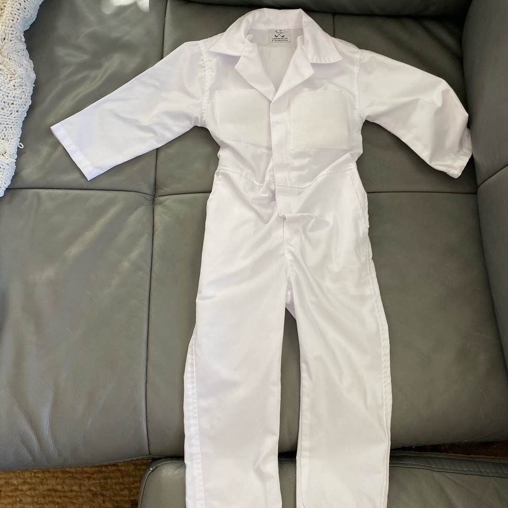 White boiler outfit for kids golf caddie outfit.
